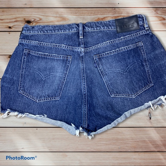 Levi’s Cheeky High Short - Picture 3 of 6